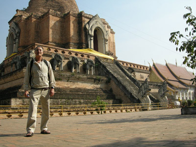 chiang_mai_-_ancient_chedi.jpg