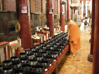chiang_mai_-_making_offerings.jpg